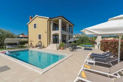 Image de Villa Vanesa avec piscine privée à proximité de Porec