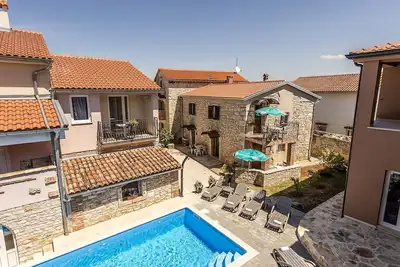 Complexe d'appartements Valtrazza avec piscine commune / Appartement Fiorela I dans Villa Valtrazza au rez-de-chaussée avec piscine partagée