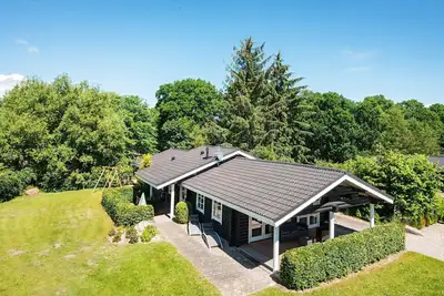 Image de Maison de vacances pour 8 a Glesborg-By Traum