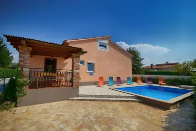 Image de Complexe d'appartements Danny avec piscine commune et barbecue \/ Appartement avec vue sur la piscine - Danny Iii