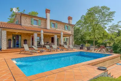 Image de Villa en terre cuite à Sumber