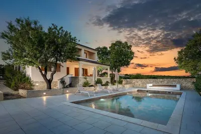 Image de Villa Chiara meublée avec goût près de la ville de Zadar