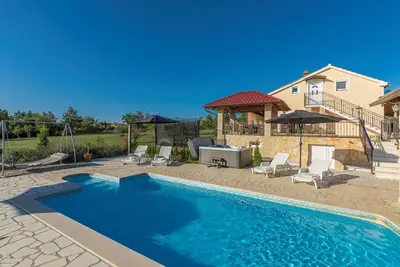 Image de Villa Ivda avec piscine chauffée dans la région de Porec