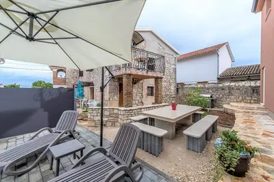 Complexe d'appartements Valtrazza avec piscine commune / Bel appartement rustique Fiorela Ii à Villa Valtrazza avec piscine partagée