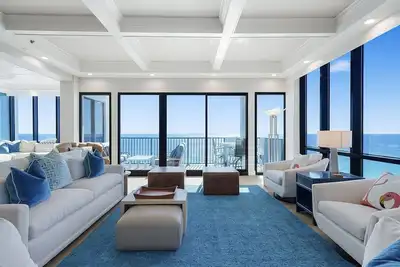 Image de Magnifique Penthouse Gulf-Front à Destin! Sauna privé, vue sur le golfe et piscine!