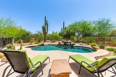 Image de Pittoresque Sw Living Desert, piscine privée, spa & Cruiser vélos