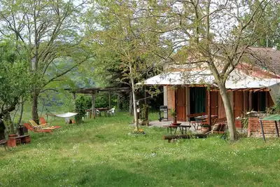 Image de Nespoli: Maison / villa - Nespoli. sur colline entourée par la nature.