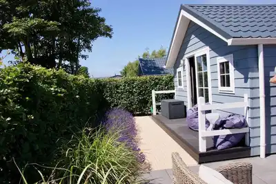 Image de Chalet moderne à Renesse au camping Julianahoeve, à 300 mètres de la plage