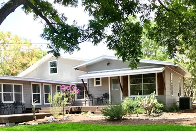 Image de Comfort Acres sur le Guadaupe River Ranch House et Small Party Barn!
