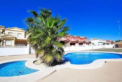 Image de Bel appartement dans une maison de vacances avec piscine, Wifi, climatisation, Tv, terrasse, parking