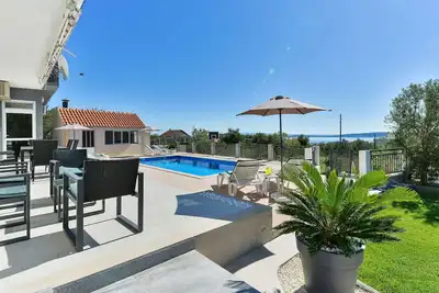Image de Belle maison de vacances privée avec piscine privée, climatisation, Wifi, Tv, terrasse et parking