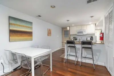 Image de Walker'S Paradise in Capitol Hill Marchez 2 Metro, Nat. Centre commercial, restaurants, musées