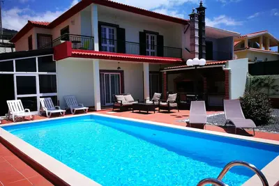 Image de Villa ensoleillée - Vue sur la mer, barbecue et piscine privée