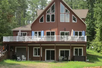 Image de Paradis tropical sur le lac Gaston Boathouse / Kayaks / Paddle boards. Animaux acceptés!