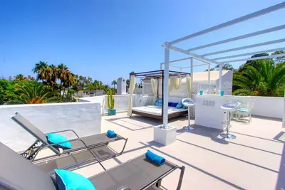 Image de Front de mer 2 appartements familiaux modernes avec terrasse sur le toit 2 pisci