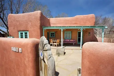 Casa Pájaro Artiste Adobe House sur la Plaza La Loma historique