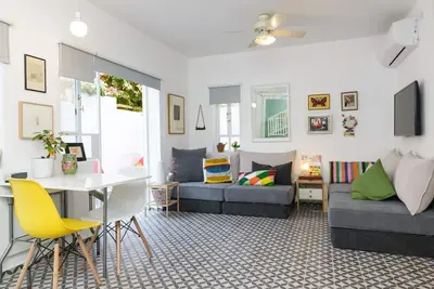 Image de Vintage & Chic with Patio by FeelHome