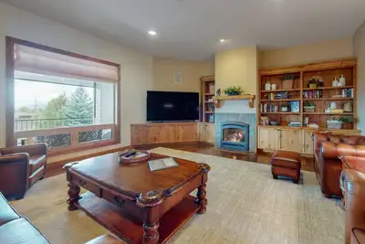 Image de Nouvelle Liste! Maison paisible w / vue sur la montagne et piscines partagées, bains à remous, tennis