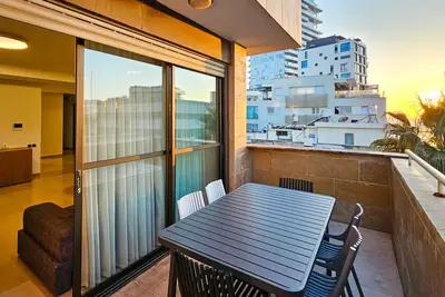 Image de Upscale Family Home with Balcony, Parking next to Beach by FeelHome