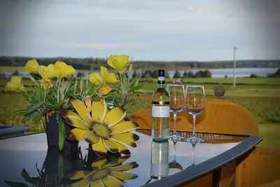 Image de L'endroit parfait! Superbe vue sur l'eau, tranquille et près de Ntl Park Beach