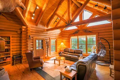 Image de Dancing Bear Lodge - Escapade de luxe en cabane en rondins