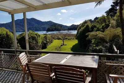 Image de Détendez-vous et profitez - Bord de l'eau Bach à Ngakuta Bay