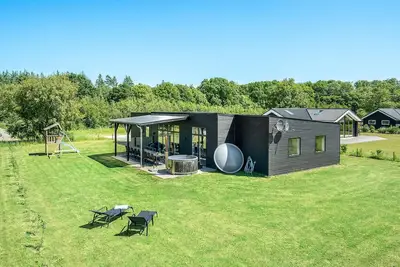 Image de Belle maison à Glesborg avec sauna