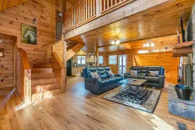 Image de Cabine sur mesure privée | Énorme bain à remous | Porches Privés | Fire Pit | Table de billard