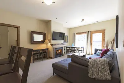 Condo de ski de 4 chambres à Whitefish Mountain Resort (Ac pour les chaudes journées d'été)