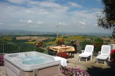 Image de Canalicchio: Maison avec jardin et Bain à remous Jacuzzi pour 4 sur balcon panoramique