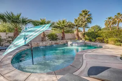 Image de Luxury Desert Oasis avec piscine privée d'eau salée à quelques minutes du casino et des festivals