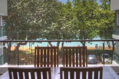 Maggies Beachfront Apt. 8