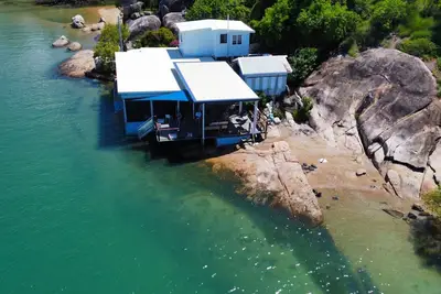 Bleu sur la coque - Picnic Bay, Qld