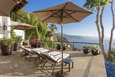 Image de Magnifique Villa w / inégalées luxe / Vues, 5 min à la ville, Gourmet Chef, Personnel