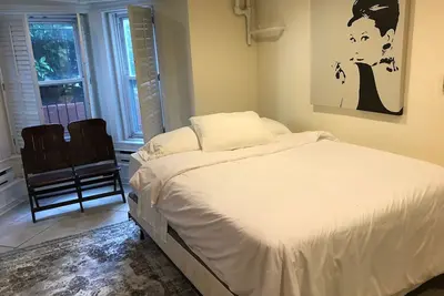 Image de U St / Logan / Shaw <1. 5 blocs aux plafonds Metro-Hi-Beaucoup de sous-sol clair-anglais