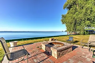 Image de Nouveau! Remodelé Michigan Cottage sur Lake St. Clair!