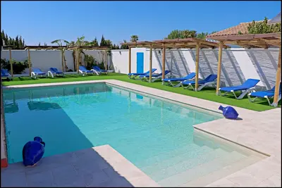 Image de Bungalow avec piscine et Wifi. Conil