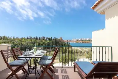 Image de Maison de ville en première ligne nº 9 à Ferragudo, vue sur la mer