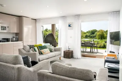 Image de Dragonfly (Hm106), apartment at Lower Mill Estate