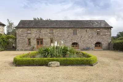 Image de Century 18 Coachhouse en milieu Courtyard