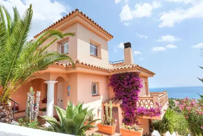 Image de Magnifique maison de vacances privée pour 6 personnes avec Wifi, Tv, patio et vue panoramique