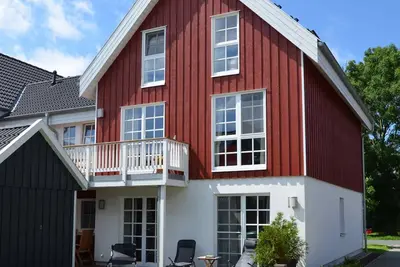 Image de Luxueux appartement dans un emplacement idéal dans Greetsiel avec bain à remous privé et cheminée