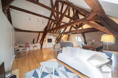 Image de Clos St Eusèbe, appartement meublé 4 étoiles en coeur de ville.