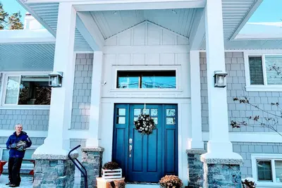 Image de Spacieux et privé 1 lit / salle de bain à proximité de vignobles, jardins, lac Elk et plus