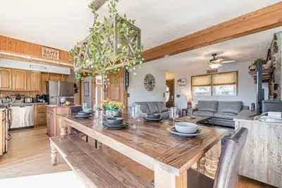 Image de Deer Haven | 3br 2ba | Mtn Voir | Bain à remous | Salle de jeux | Près du vignoble | Animaux domestiques