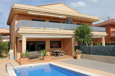 Image de Maison de vacances avec climatisation, Wifi, piscine privée, Tv, patio, animaux admis, parking
