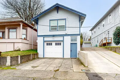 Image de Nouvelle Liste! Condo rénové dans bâtiment historique près du traversier Seattle-Bremerton!