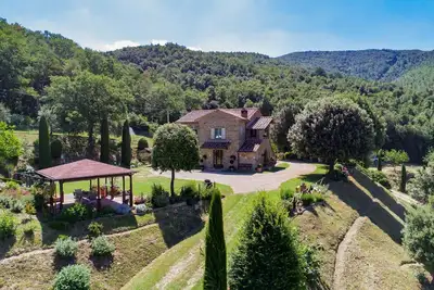 Image de Villa en pierre avec piscine privée, Tv satellite, climatisation et Wi-Fi. Située sur les collines d