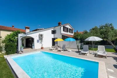 Maison de vacances Davor avec beau jardin