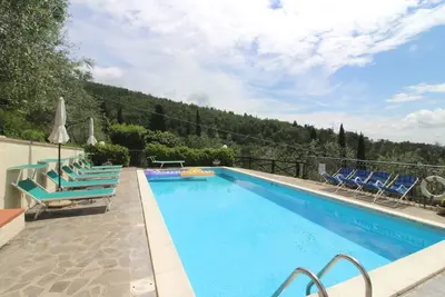 Image de Villa avec piscine privée parfaite pour une famille avec enfants ou pour deux couples. En position p